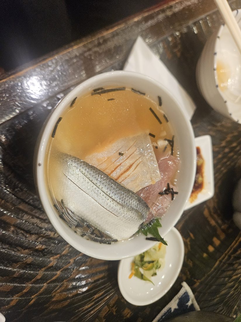 19:01 冷製湯凍生魚片