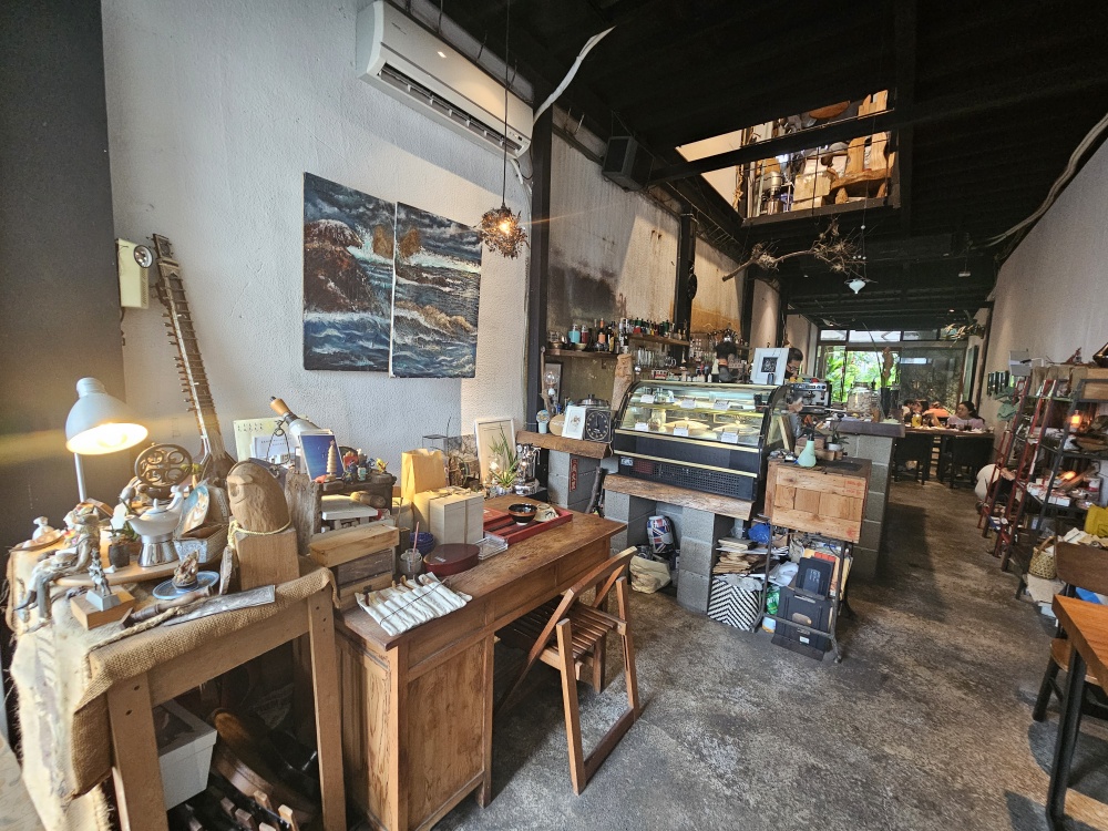 店內陳設與藏書